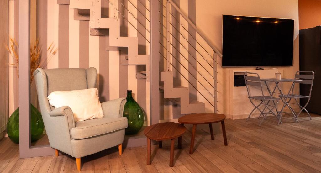 A television and/or entertainment centre at Wanderlust Guesthouse