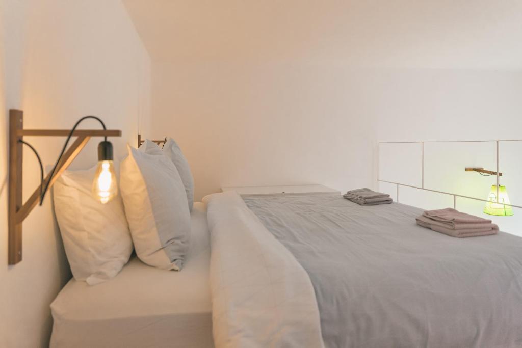 Postel nebo postele na pokoji v ubytování Sun&Moon Ohridlake Apartments