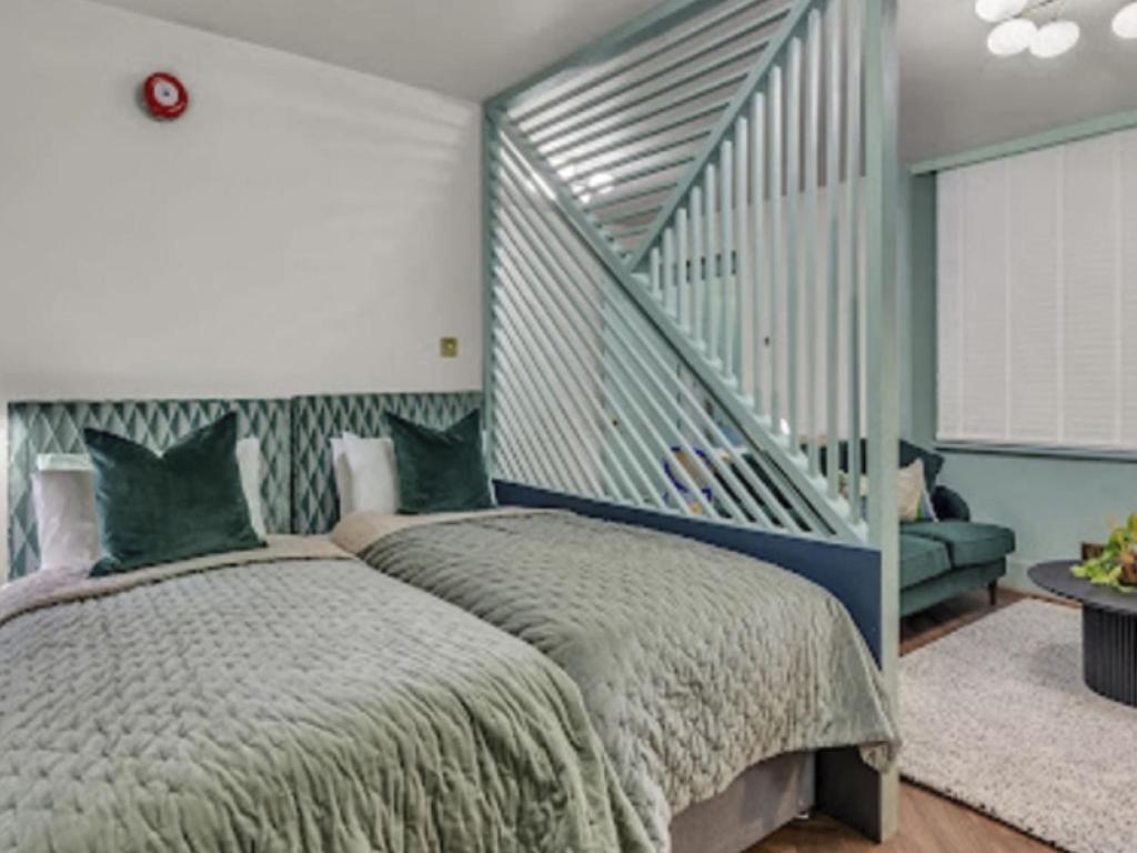 Katil atau katil-katil dalam bilik di Studio Kensington Apartments-3 by Interhome