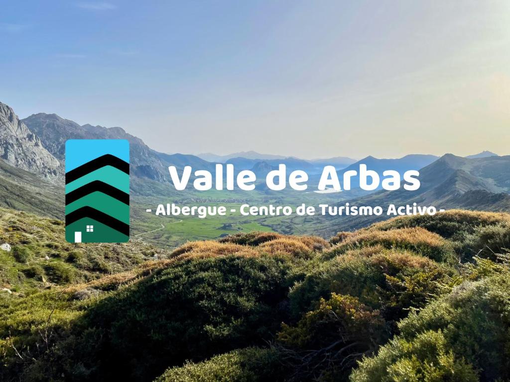 una señal que lee Valley de africa albuquerque céntrica tusiomatlantic en Albergue Valle de Arbas en Cubillas de Arbas