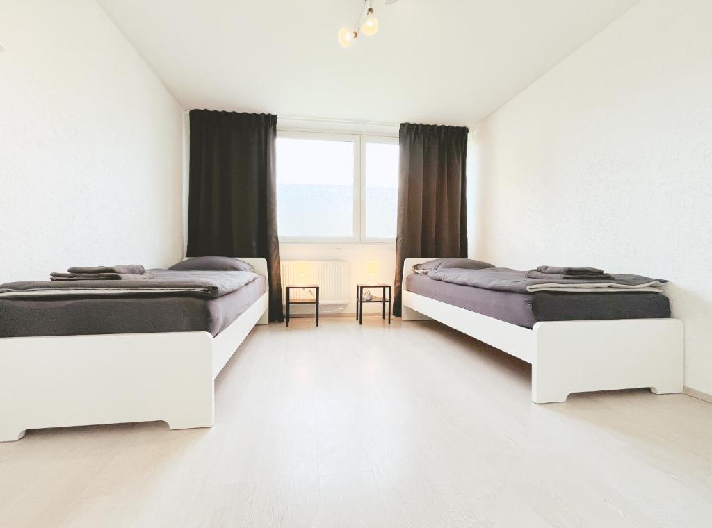 Postel nebo postele na pokoji v ubytování Home4Now DOR01 Monteursunterkunft in Dormagen I 3 Schlafzimmer für 6 Personen I Küche I SmartTV I WiFi