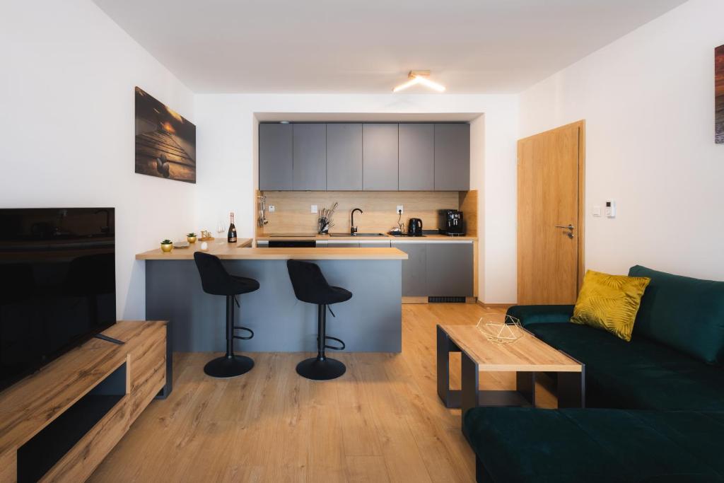 a living room with a couch and a kitchen at Apartmán Banská Bystrica centrum in Banská Bystrica