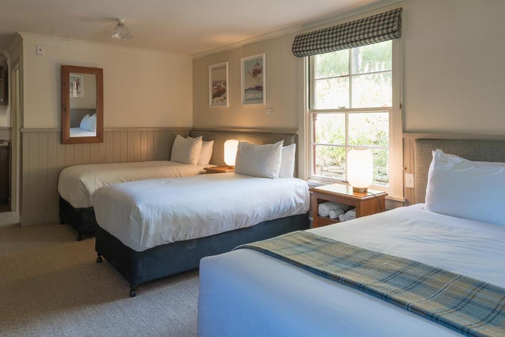 Postel nebo postele na pokoji v ubytování Cardrona Hotel
