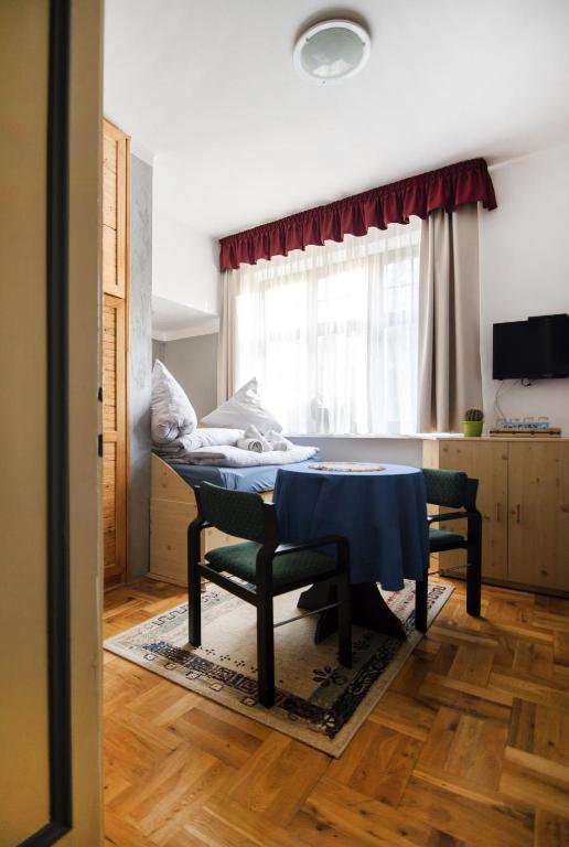 Pension Ayky - Two-Bedroom Apartment