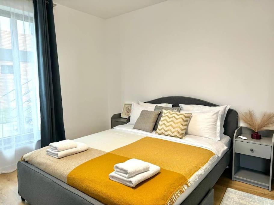 Llit o llits en una habitació de Sky Residence Airport Otopeni no 2