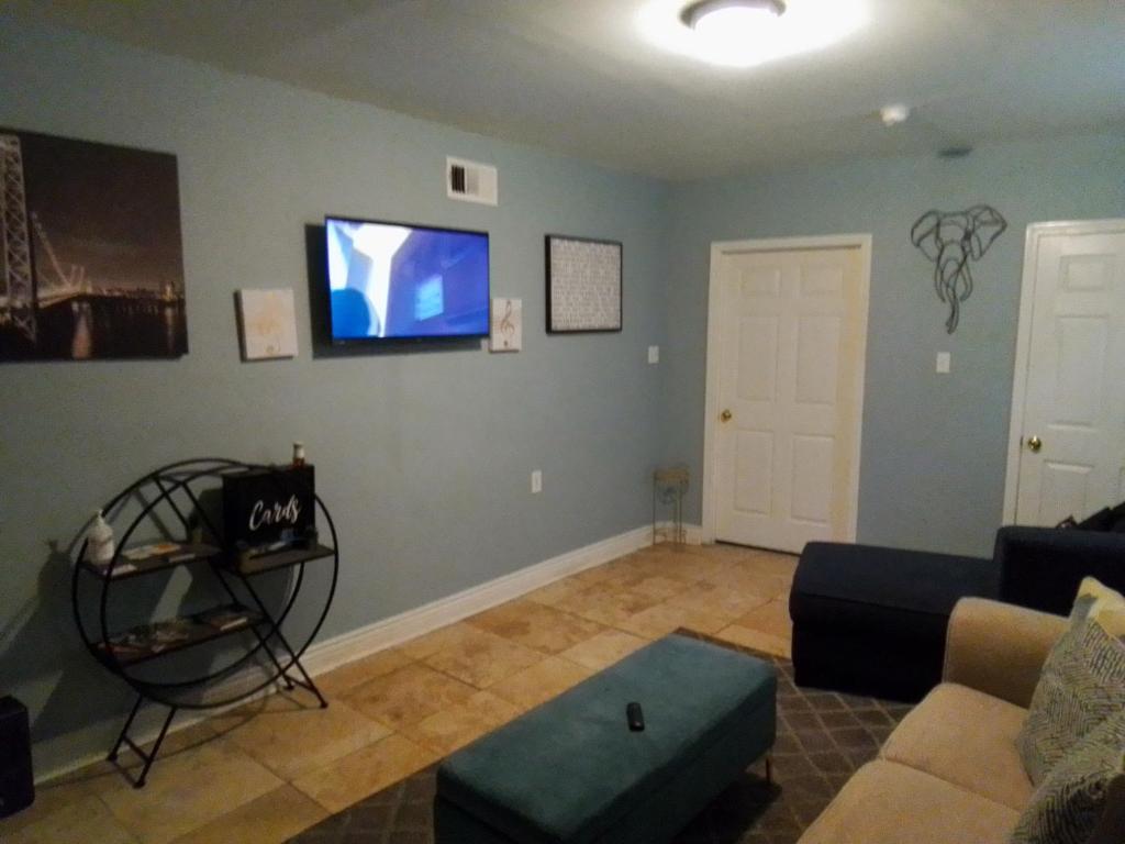 Cozy 2-bedroom unit in beautiful New Orleans with WiFi, AC, Nova