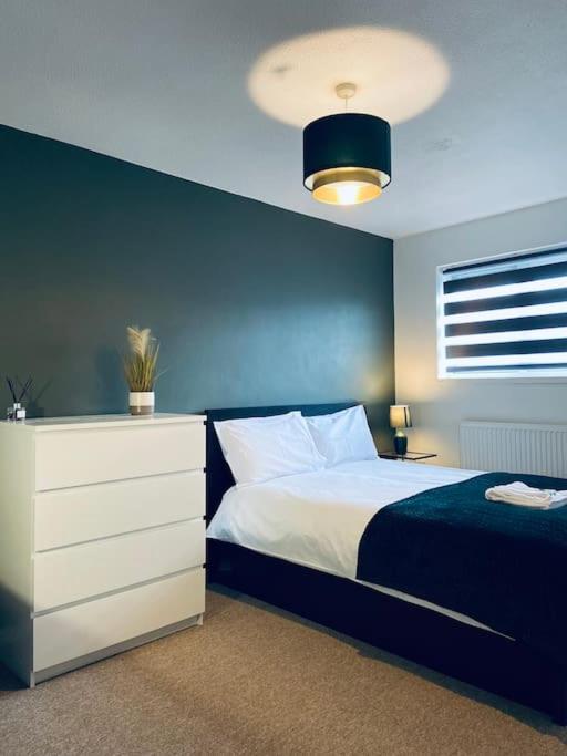 Posteľ alebo postele v izbe v ubytovaní Modern and Comfy 5 Bed Home, Wi-FI, Free Parking!