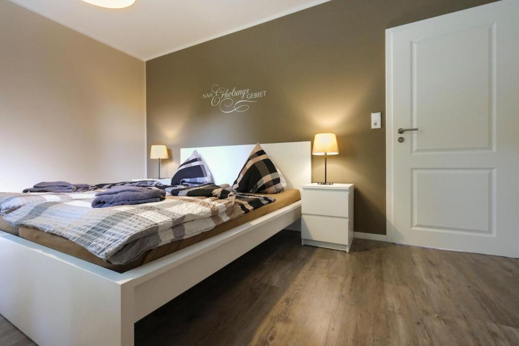 Postel nebo postele na pokoji v ubytování Neu seit 2023 FeWo No 1 Friesenhuus Carolinensiel