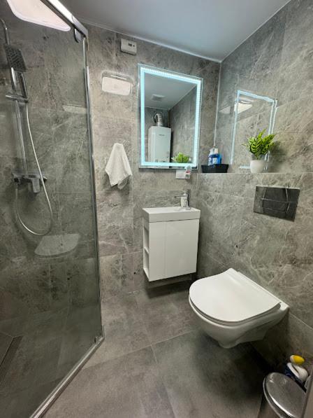 PRZYSTANEK KATOWICE Aleja Korfantego 8 - 15