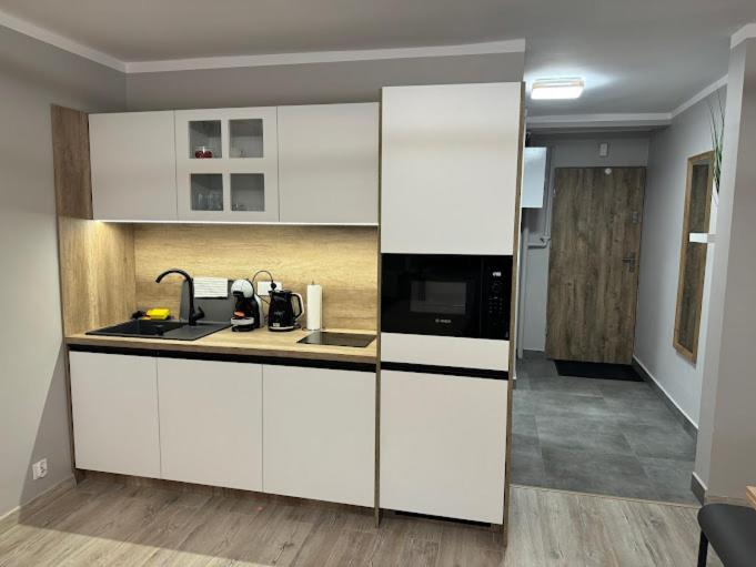 PRZYSTANEK KATOWICE Aleja Korfantego 8 - 18