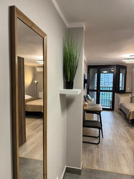 PRZYSTANEK KATOWICE Aleja Korfantego 8 - 19