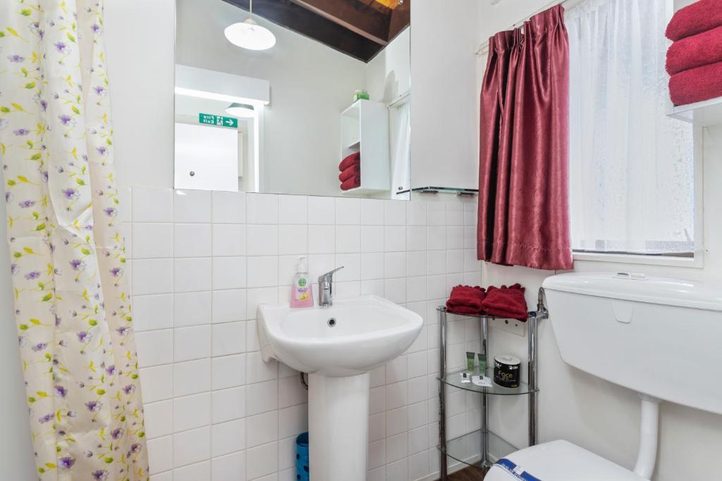 Koupelna v ubytování Grange Motel