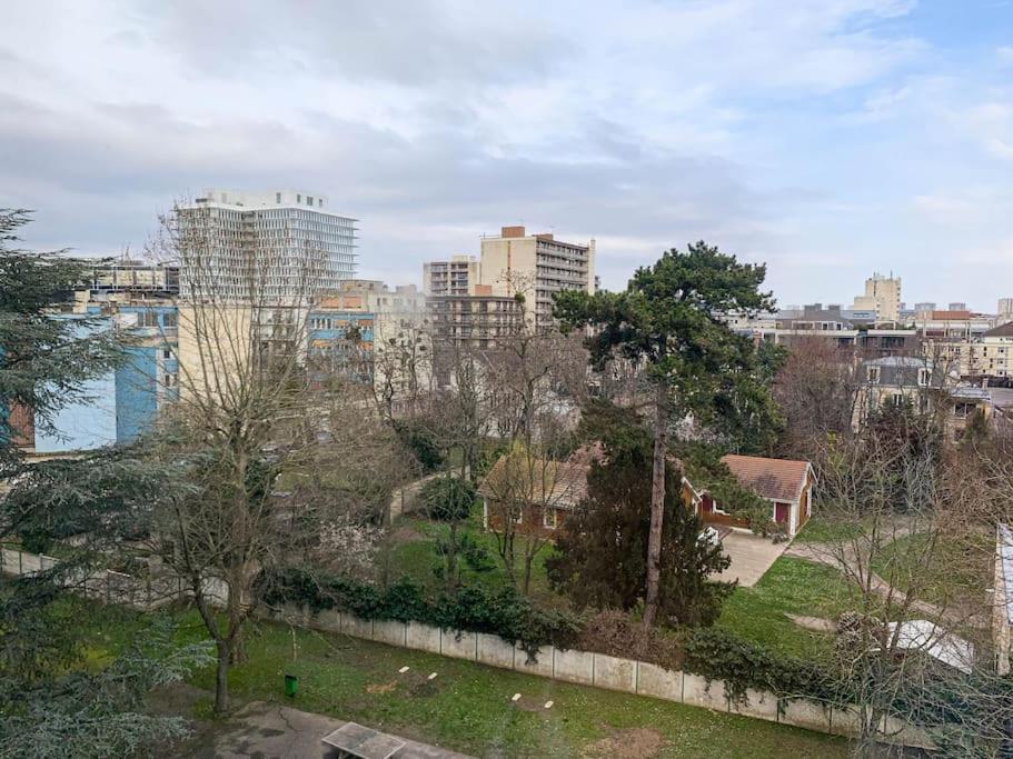 a view of a city with tall buildings and trees at Confort Parisien - parking gratuit - Chaleureux in Rueil-Malmaison