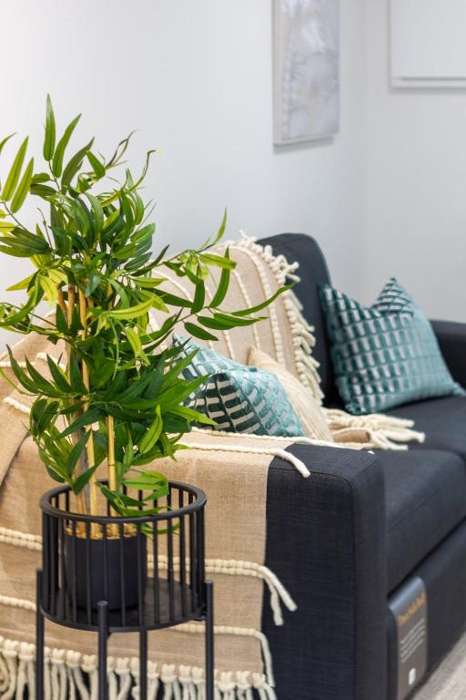 Style meets comfort 2 Bed CHCH CBD - Resim 36