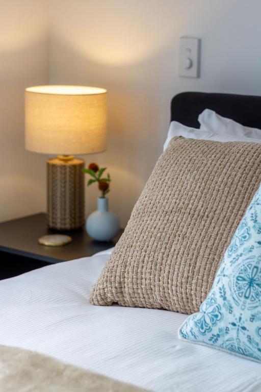 Style meets comfort 2 Bed CHCH CBD - Resim 28