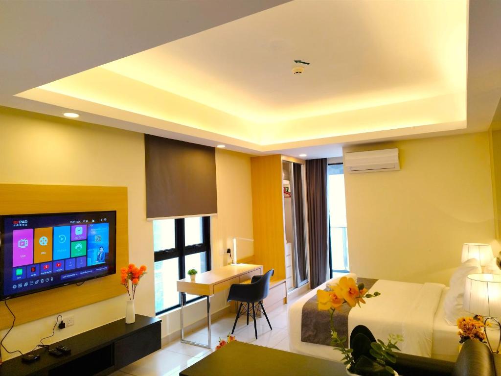 Camera con letto e TV a schermo piatto. di Genting CozyColdStudio AT Ion Delemen a Resorts World Genting