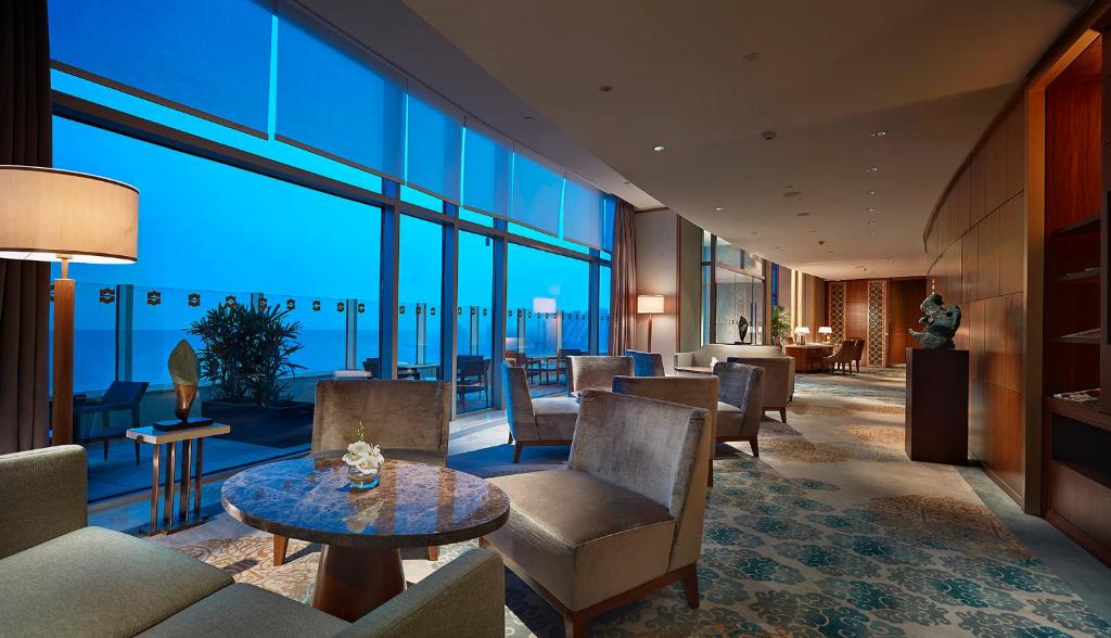 Posezení v ubytování Shangri-La Qinhuangdao