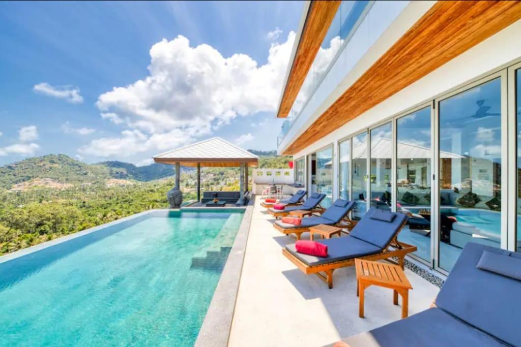 La pileta dentro o cerca de Villa Jaliza - Sea View 6BR Samui