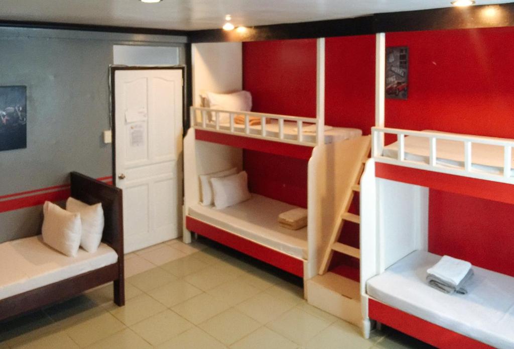 RedDoorz @ Hotel Dian Aparri - Habitación Familiar