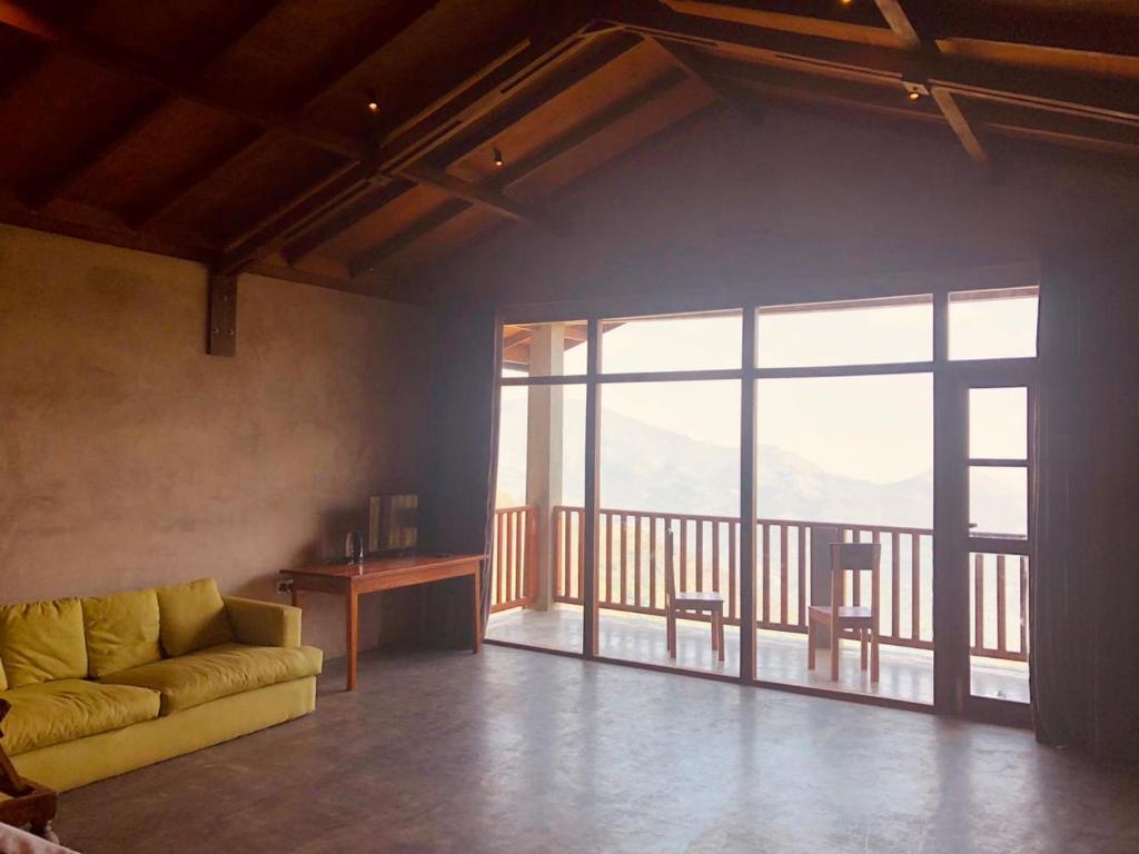 Roseland Cottages - 阳台的三个房间