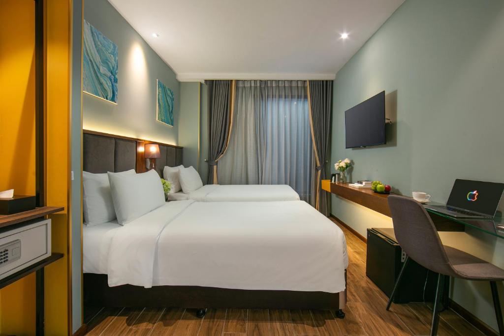 Postel nebo postele na pokoji v ubytování GRAND CITITEL Hanoi Hotel & Spa