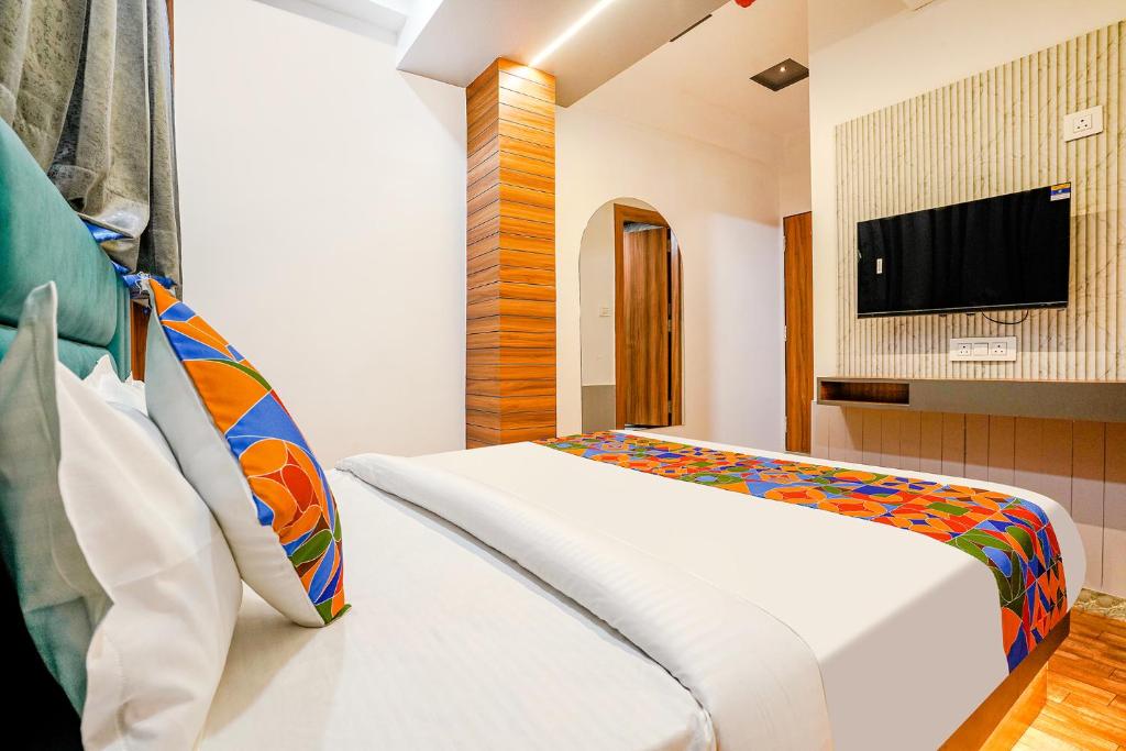 TV a/nebo společenská místnost v ubytování FabHotel Max