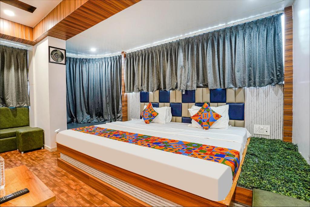 Postel nebo postele na pokoji v ubytování FabHotel Max