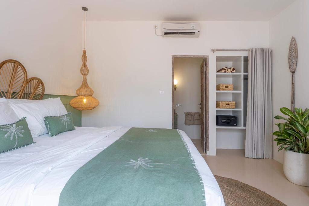 RIYURI GUESTHOUSE - Double Room With Pool View