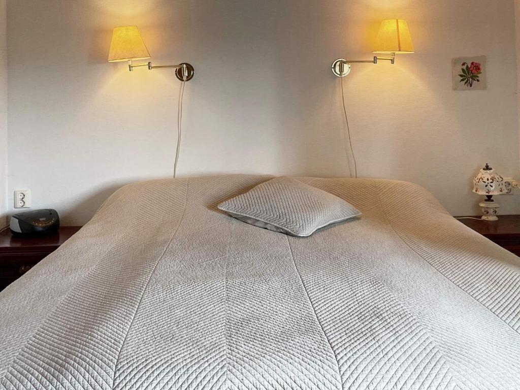 Postel nebo postele na pokoji v ubytování Holiday home Vollsjö