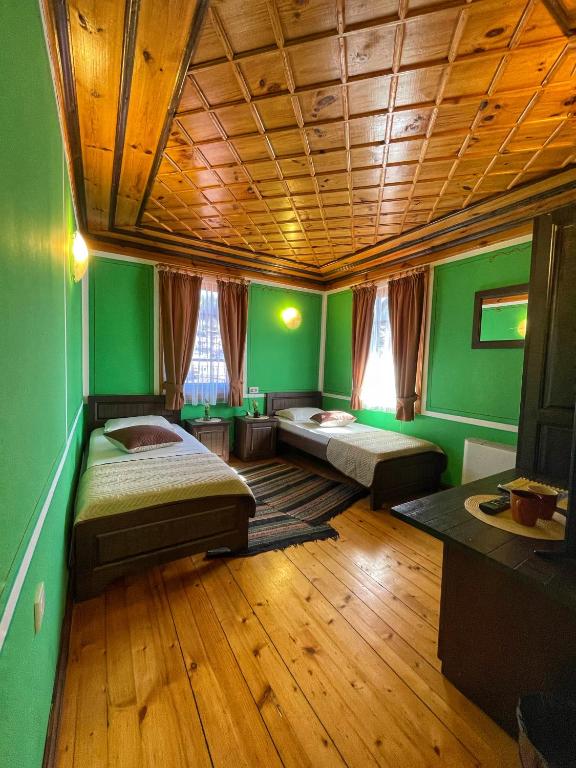 Postel nebo postele na pokoji v ubytování Guest rooms Colorit