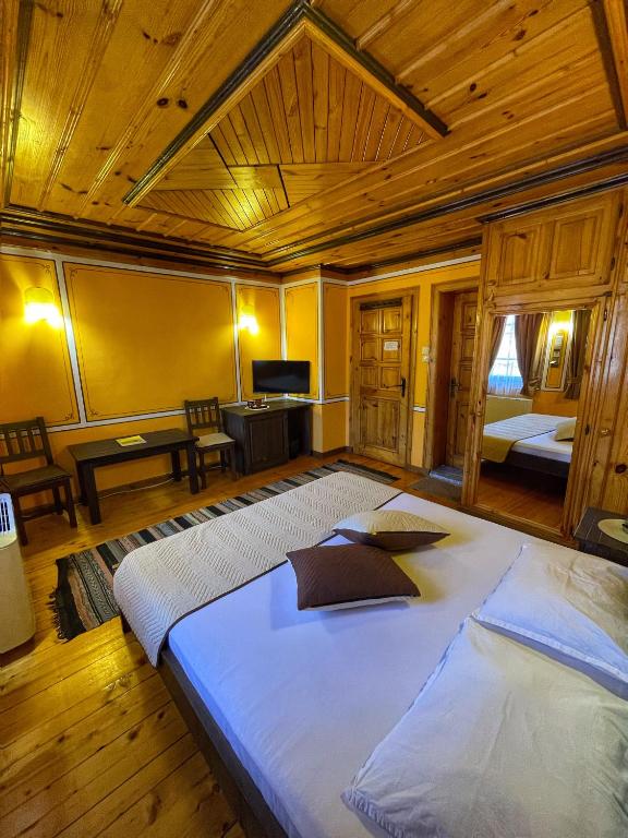 Postel nebo postele na pokoji v ubytování Guest rooms Colorit