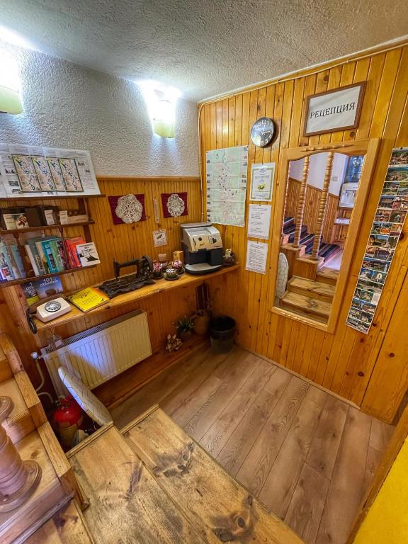 Kuchyň nebo kuchyňský kout v ubytování Guest rooms Colorit