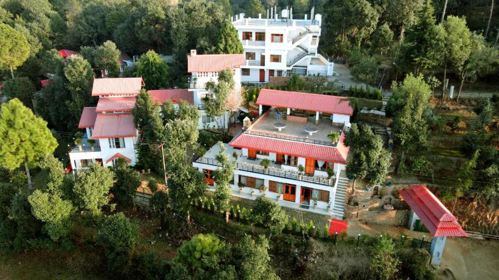 Una vista aérea de The Dharmas Resort