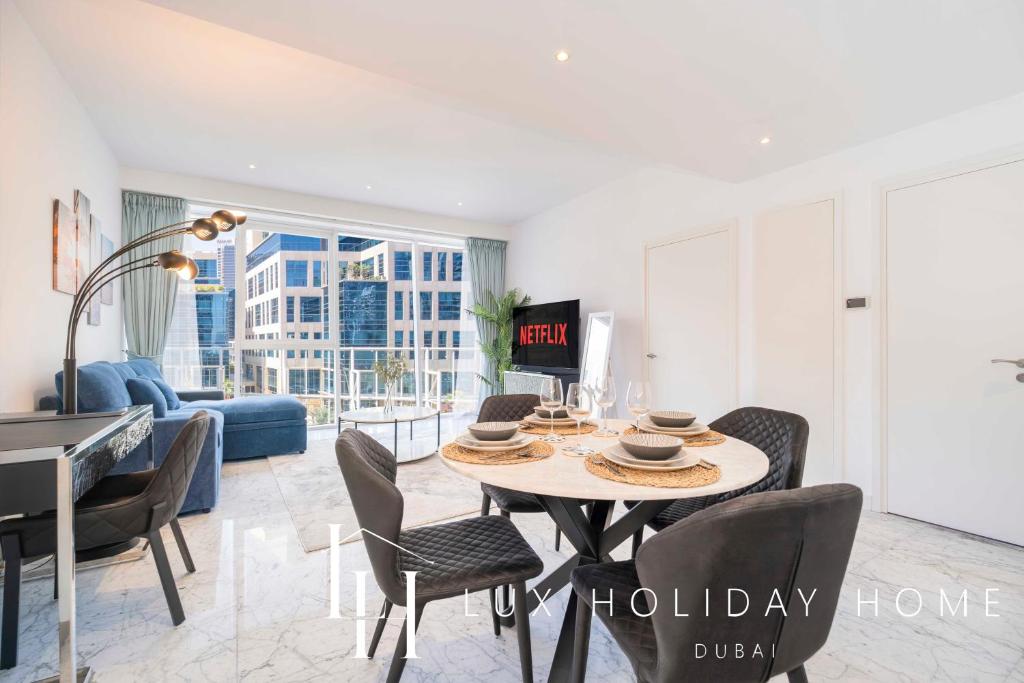 LUX – The Pad Executive Suite Burj Khalifa View 4