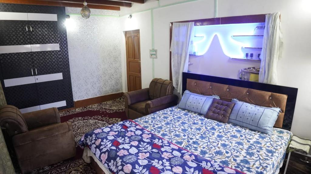Postel nebo postele na pokoji v ubytování WANI GUEST HOUSE