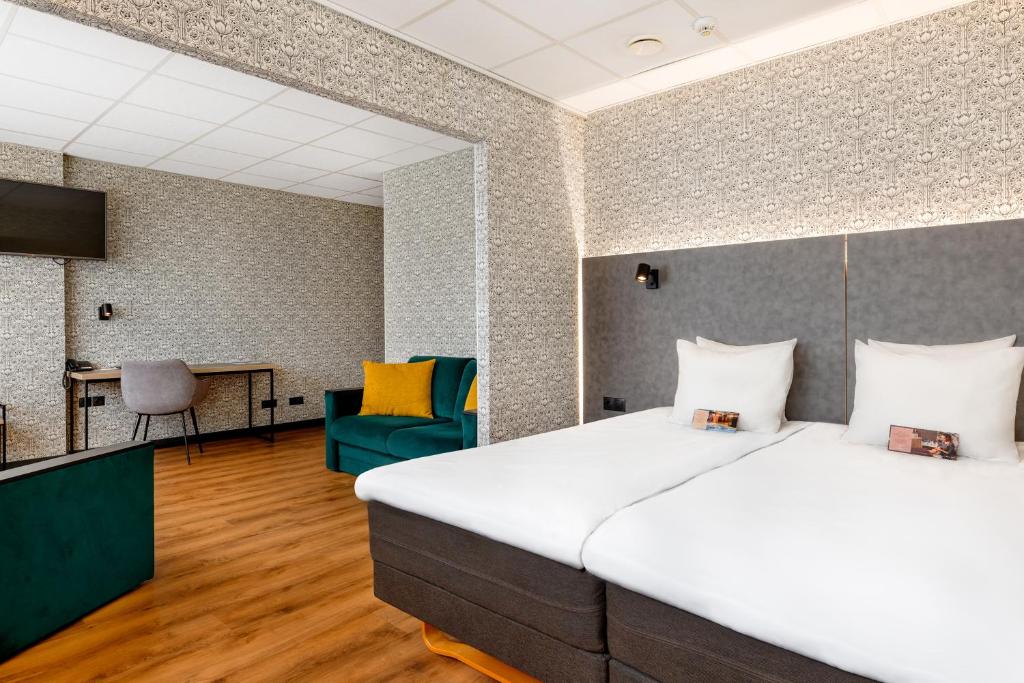 Postel nebo postele na pokoji v ubytování Metropol Hotel