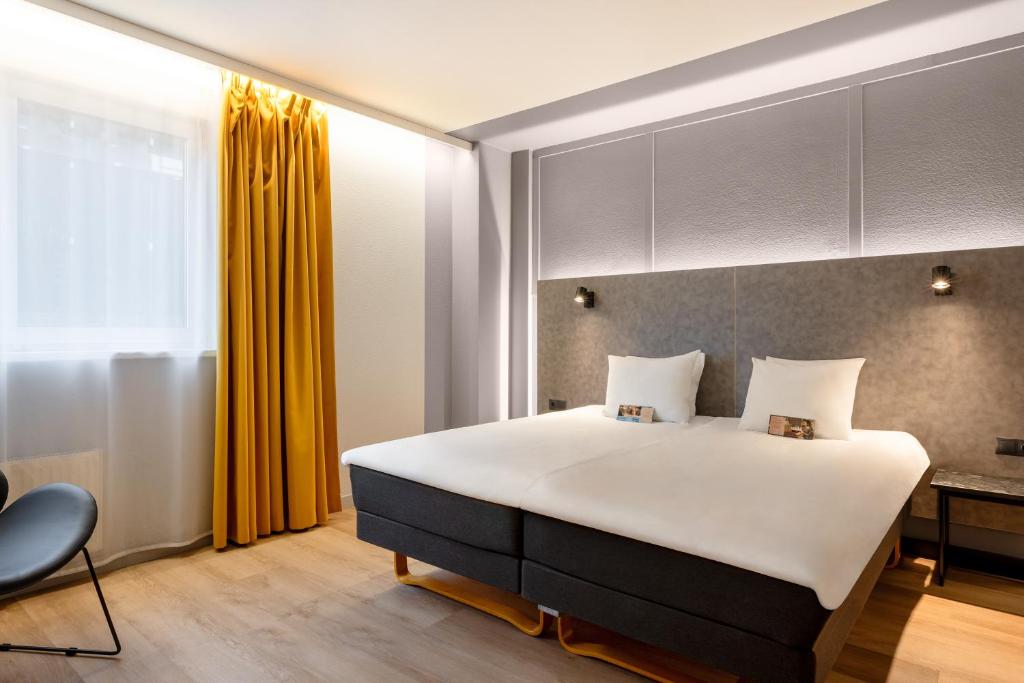 Postel nebo postele na pokoji v ubytování Metropol Hotel