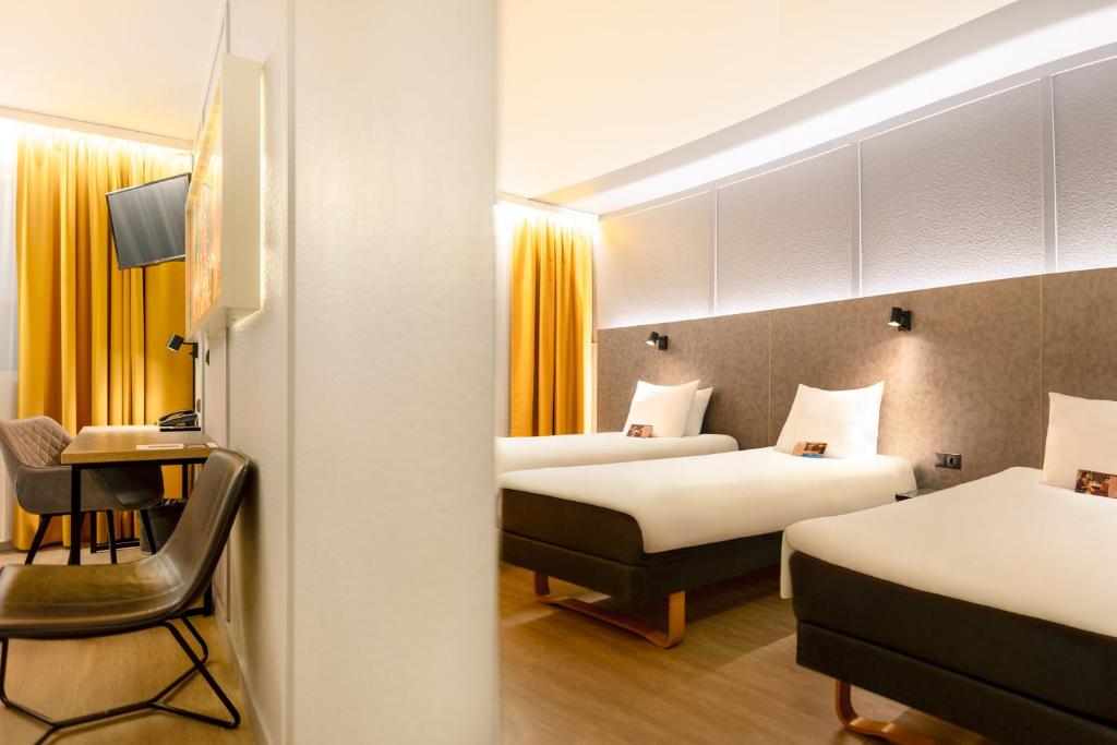Postel nebo postele na pokoji v ubytování Metropol Hotel