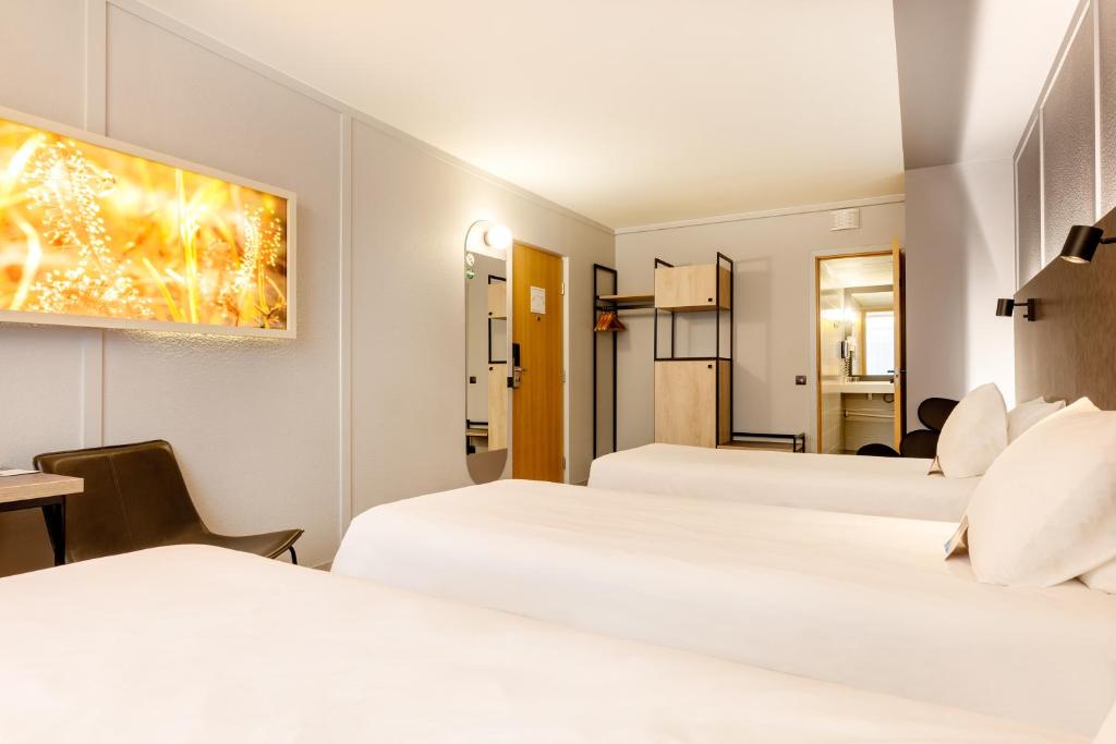 Postel nebo postele na pokoji v ubytování Metropol Hotel