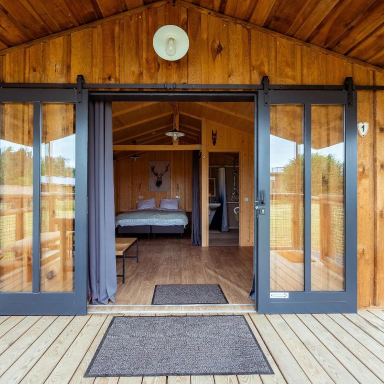 Fotografie z fotogalerie ubytování Ecau Lodge - Logement insolite à 30km de Pairi Daiza v destinaci Écaussinnes-dʼEnghien