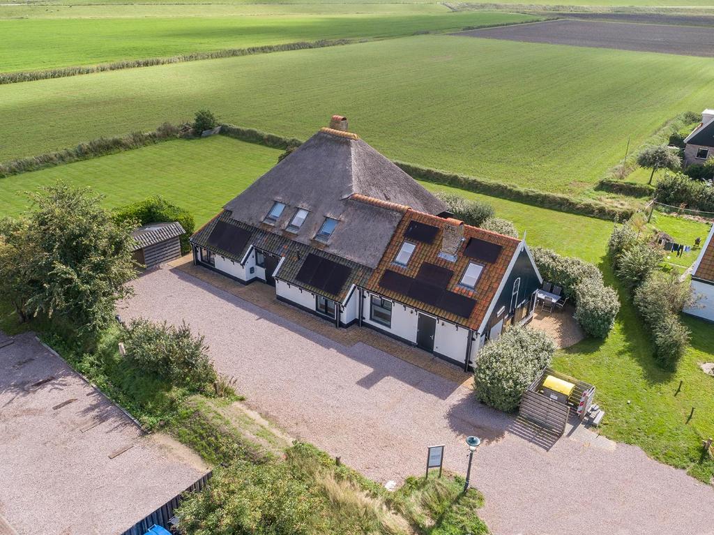 an overhead view of a house with a thatched roof at Boerderijwoning De Florijn in Oosterend