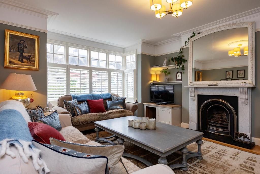 a living room with a couch and a fireplace at Veeve - Parkside Purity in London