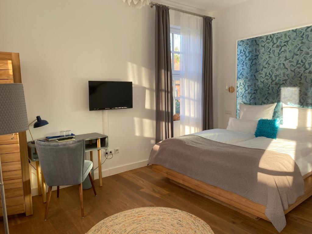 Postel nebo postele na pokoji v ubytování Hotel Altes Dichterhaus