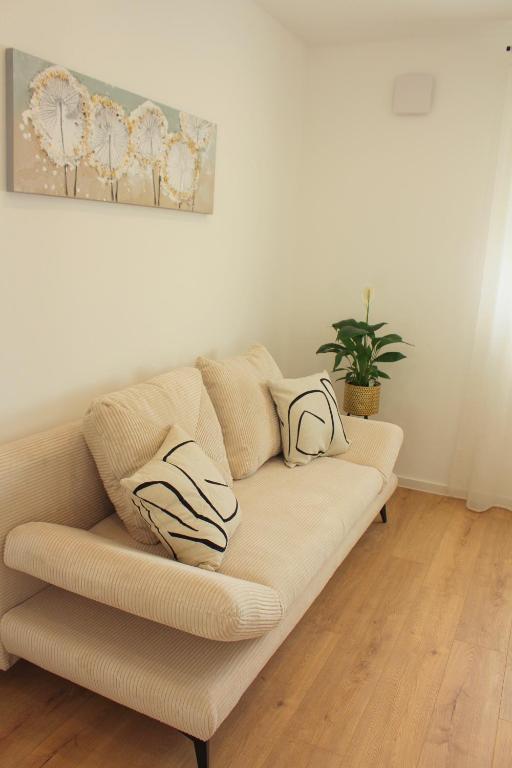 Großes Apartment mit Küche, Dusche, Badewanne, Balkon, Parkplatz vor dem Haus, ruhig gelegen, ADA4 - 8