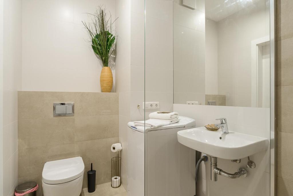 Kúpeľňa v ubytovaní 19 Dzielnica Kolejowa P&O Serviced Apartments