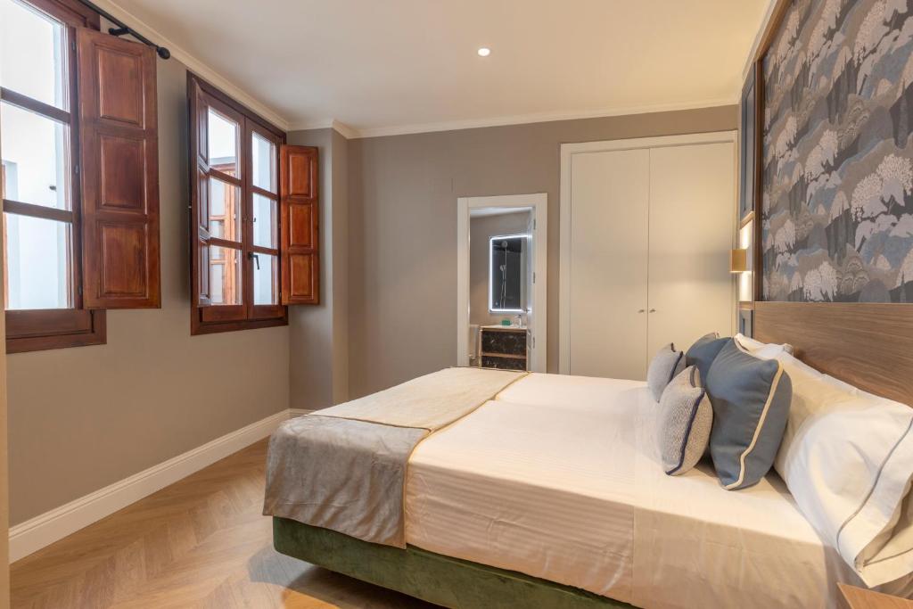 Postel nebo postele na pokoji v ubytování BiBo Suites Palacio de Portago