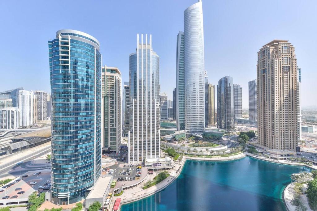 Uma vista geral de Dubai ou a vista da cidade a partir do hotel