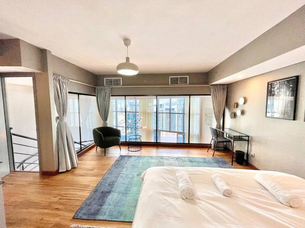 Curated visual reference: Penthouse Paradise Duplex Loft W Skyline Views ドバイ 最新料金 2025年 Photo Inspiration