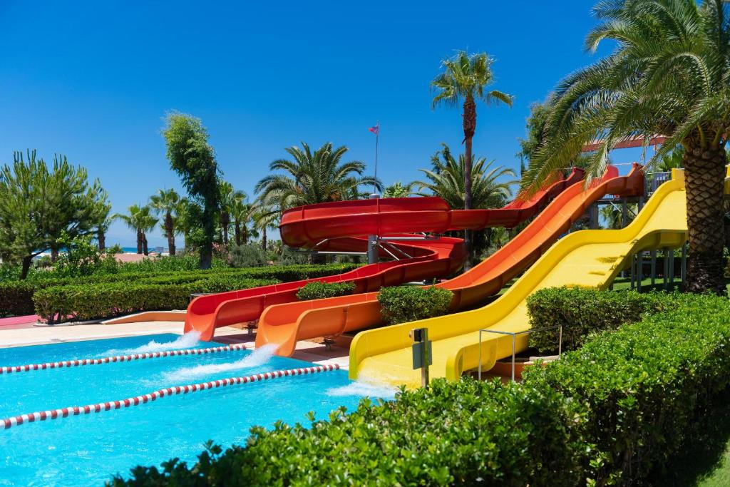 Bazén v ubytování Miramare Beach Hotel - Ultra All Inclusive nebo v jeho okolí