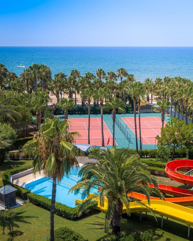 Bazén v ubytování Miramare Beach Hotel - Ultra All Inclusive nebo v jeho okolí